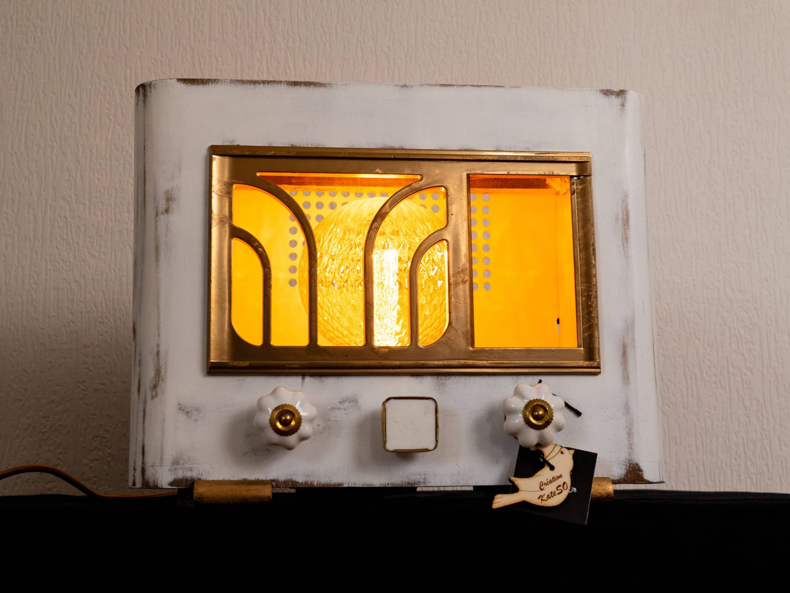 Ancienne radio transformer en radio light , radio lumiere eclairante