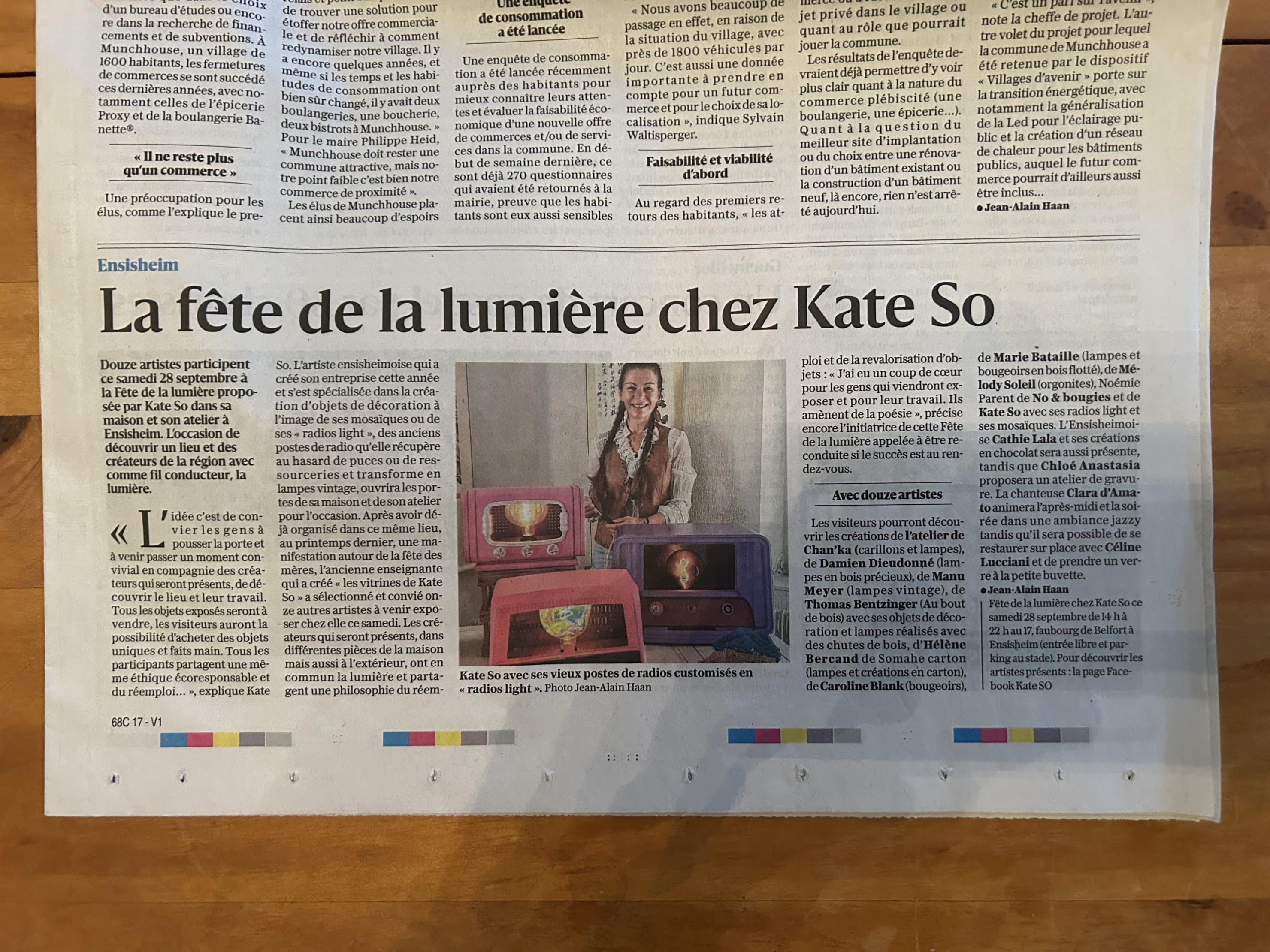 logo Facebook fond violet 